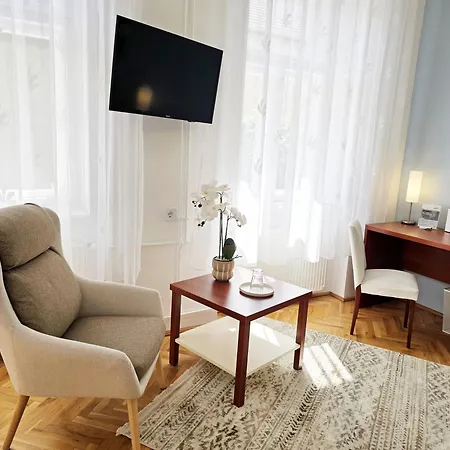 Kert Panzio Шарошпатак