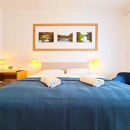 Kert Panzio Шарошпатак