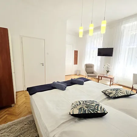 Kert Panzio Отель типа 