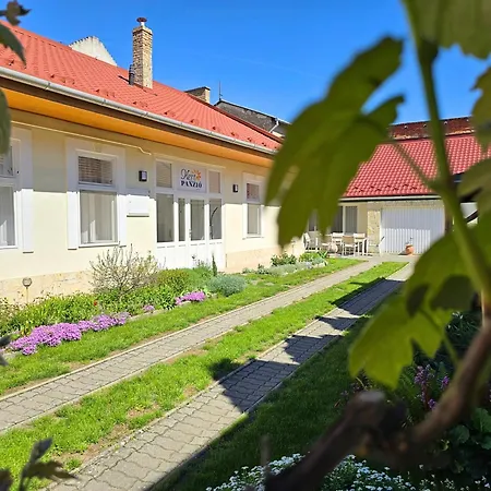 Kert Panzió Frühstückspension 3*